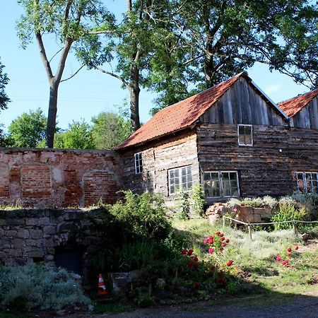 Zagroda Agroturystyczna Wiecha Mieroszow Exterior foto