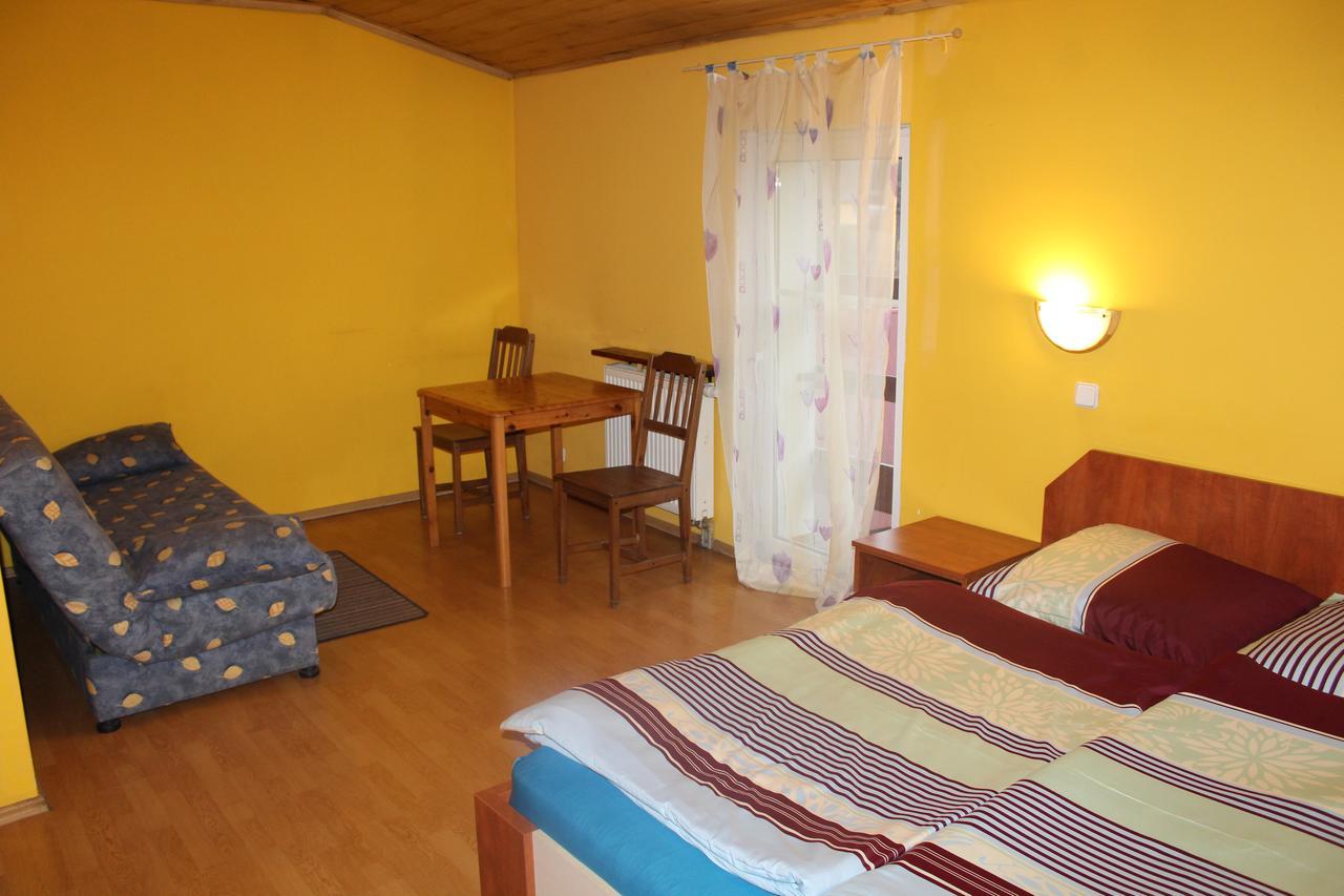 Zagroda Agroturystyczna Wiecha Mieroszow Exterior foto