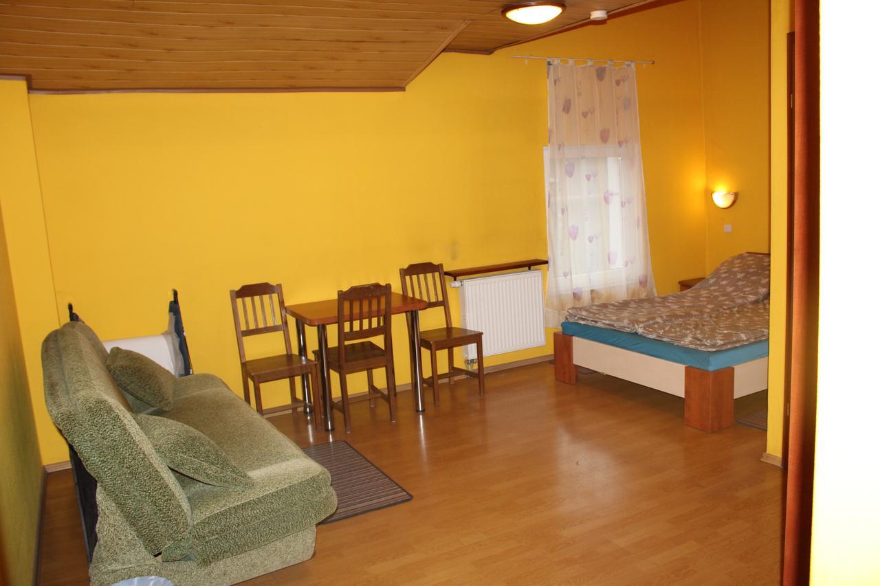 Zagroda Agroturystyczna Wiecha Mieroszow Exterior foto